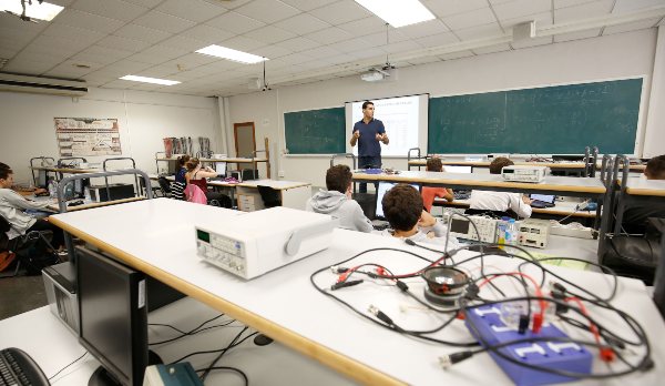 Prácticas de Física del Grado IGE de EDEM en la UPV