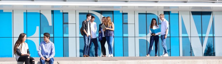 La experiencia de tres alumnos de grado de EDEM con Beca Fundación